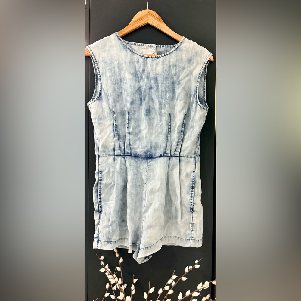 RVCA Light Blue Denim Outfit